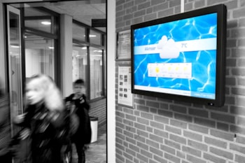 Ziber SenseView bij de entree van Zwembad de Hoornsevaart in Alkmaar